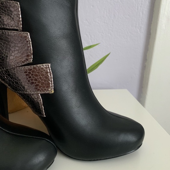 Michael Antonio Black and Silver Heel Booties - Picture 3 of 6